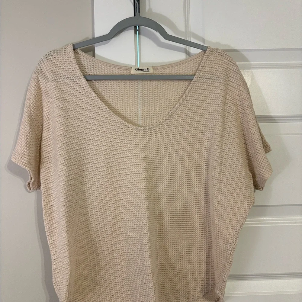 Ginger G Women's Beige Short Sleeve Top - Picture 1 of 2